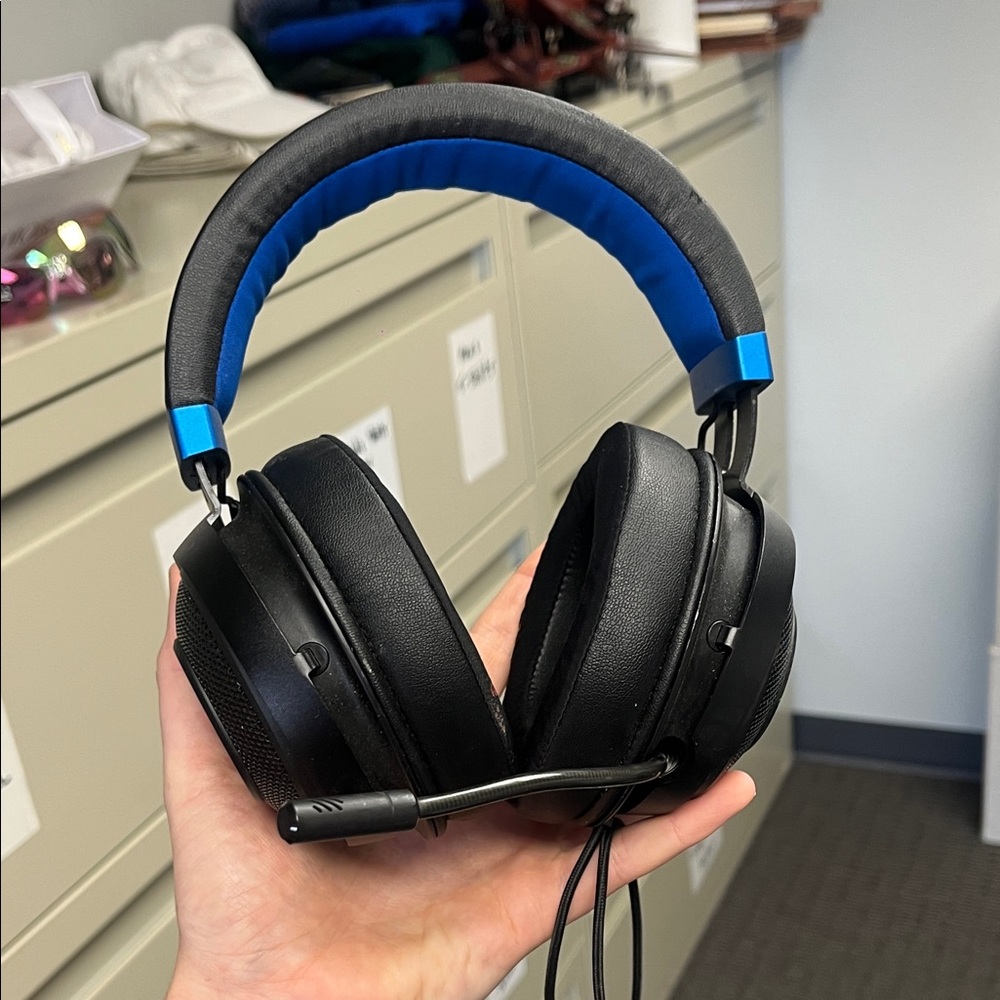 Razer Over-Ear Headphones - Black and Blue